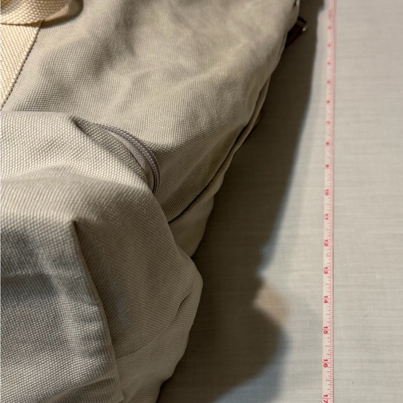 Lo & Sons NWOT Catalina Deluxe Canvas Duffel Tote Bag with Shoe Compartment - Picture 8 of 11